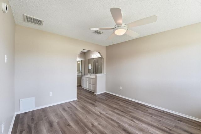 623 E Country Grove Circle, Pearland, TX 77584