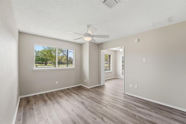623 E Country Grove Circle, Pearland, TX 77584