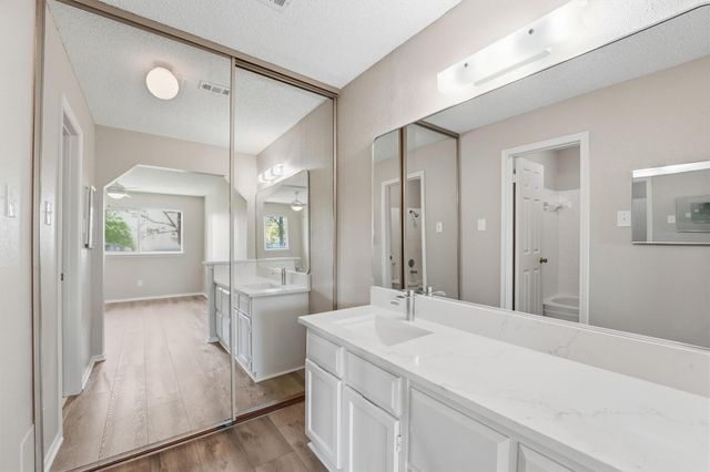 623 E Country Grove Circle, Pearland, TX 77584