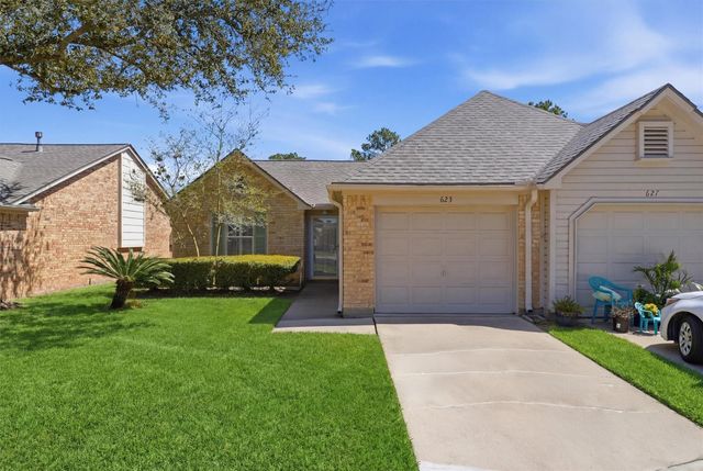 623 E Country Grove Circle, Pearland, TX 77584