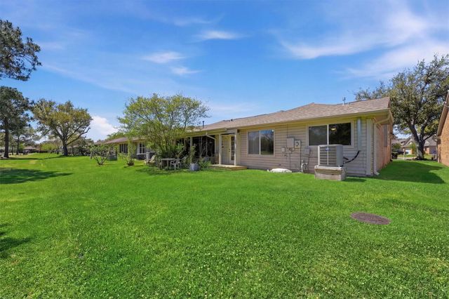 623 E Country Grove Circle, Pearland, TX 77584