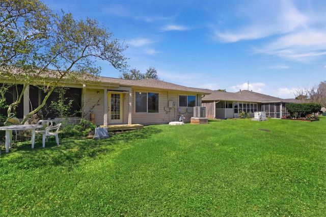 623 E Country Grove Circle, Pearland, TX 77584