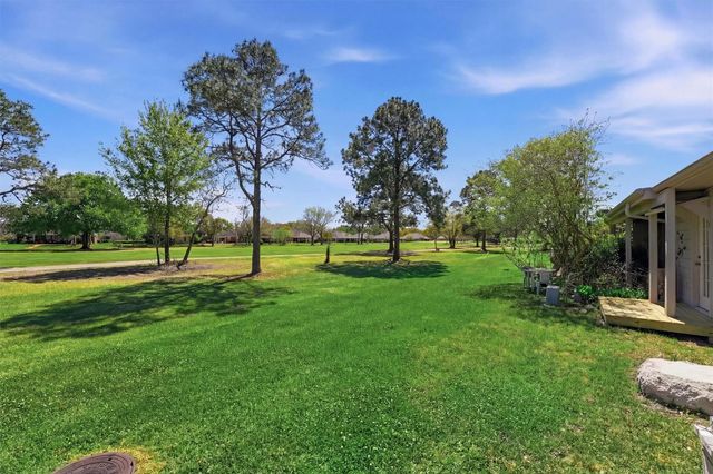 623 E Country Grove Circle, Pearland, TX 77584