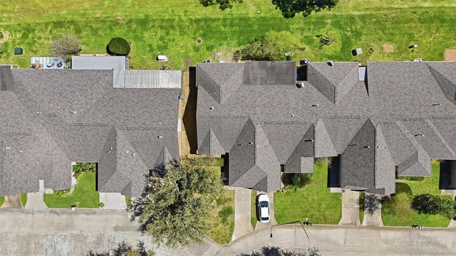 623 E Country Grove Circle, Pearland, TX 77584