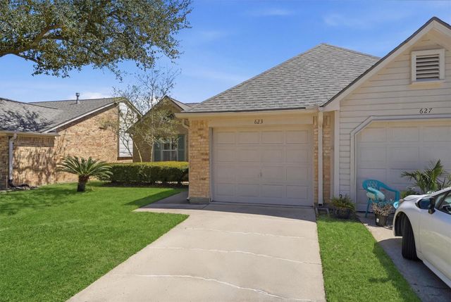 623 E Country Grove Circle, Pearland, TX 77584