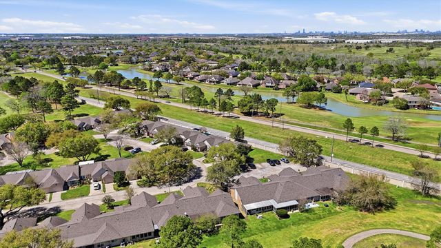 623 E Country Grove Circle, Pearland, TX 77584