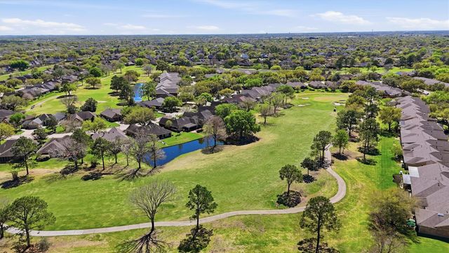 623 E Country Grove Circle, Pearland, TX 77584