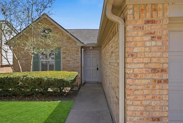 623 E Country Grove Circle, Pearland, TX 77584