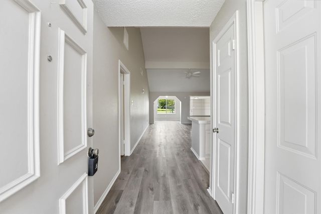 623 E Country Grove Circle, Pearland, TX 77584