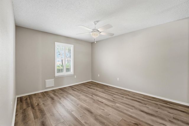 623 E Country Grove Circle, Pearland, TX 77584
