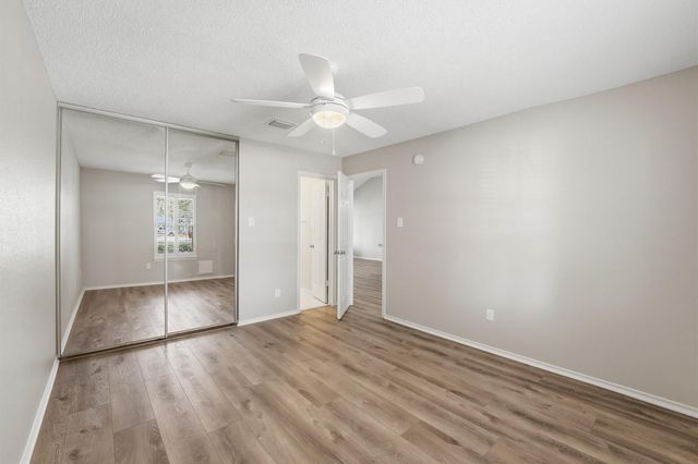 623 E Country Grove Circle, Pearland, TX 77584