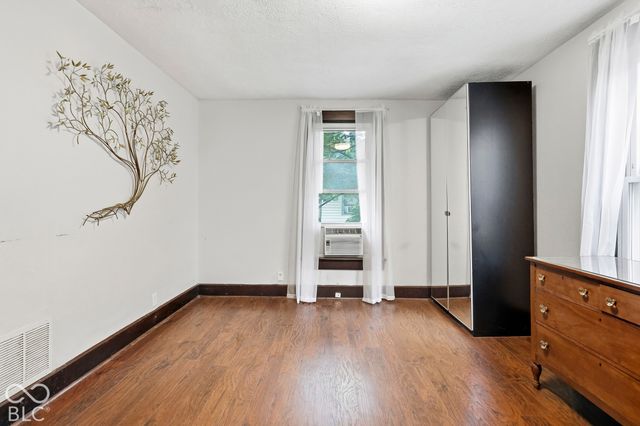28 N Whittier Place, Indianapolis, IN 46219