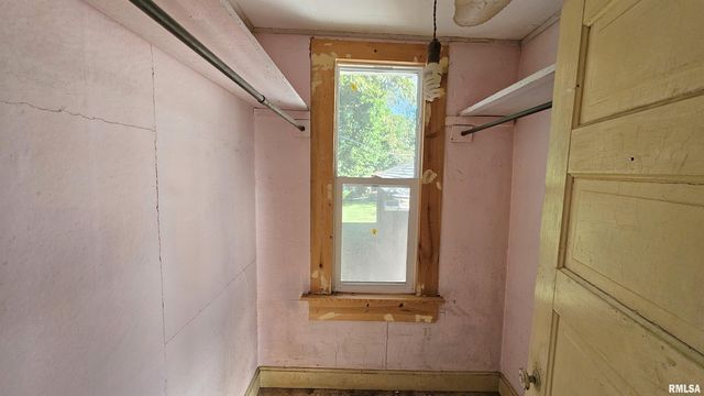 1313 N NEWTON Avenue, Johnston City, IL 62951