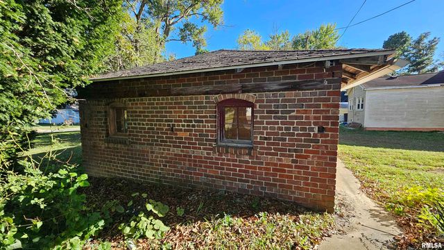 1313 N NEWTON Avenue, Johnston City, IL 62951