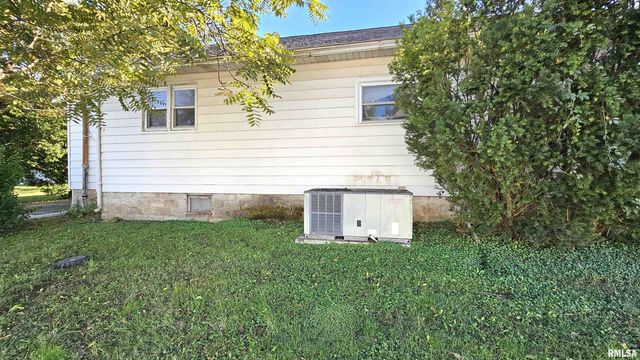 1313 N NEWTON Avenue, Johnston City, IL 62951