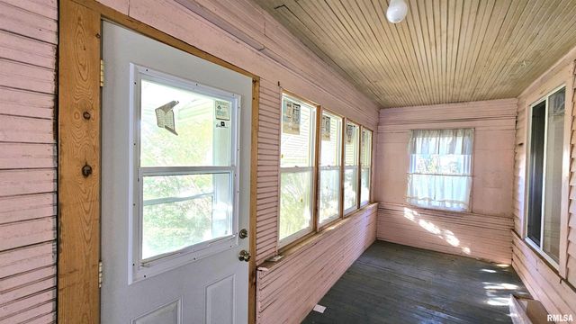 1313 N NEWTON Avenue, Johnston City, IL 62951