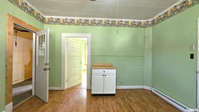 1313 N NEWTON Avenue, Johnston City, IL 62951