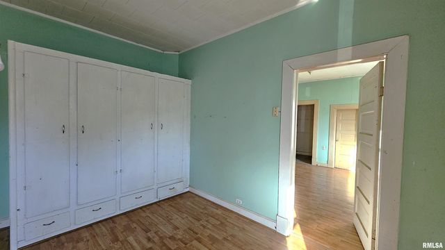 1313 N NEWTON Avenue, Johnston City, IL 62951