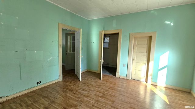 1313 N NEWTON Avenue, Johnston City, IL 62951