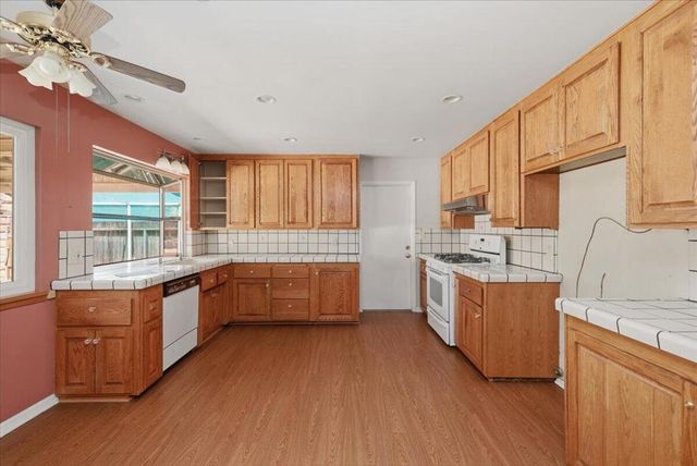 230 E Sunset Drive N, Redlands, CA 92373