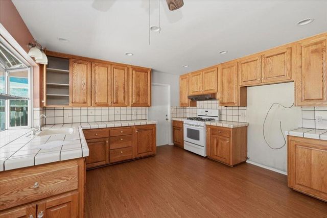 230 E Sunset Drive N, Redlands, CA 92373