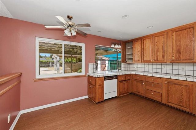 230 E Sunset Drive N, Redlands, CA 92373