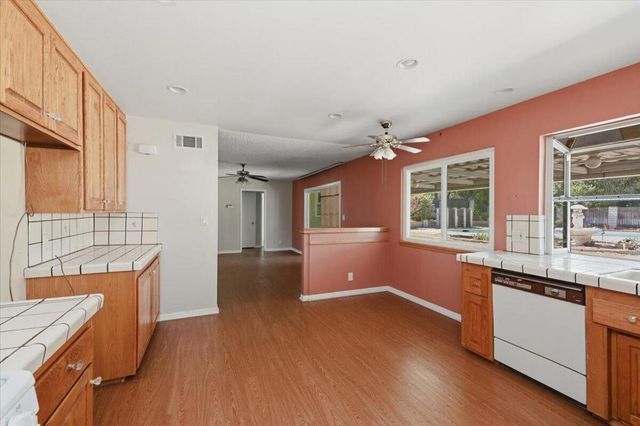 230 E Sunset Drive N, Redlands, CA 92373