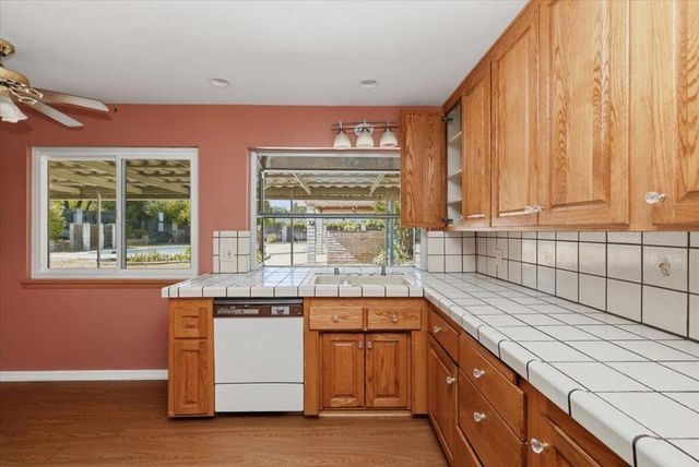 230 E Sunset Drive N, Redlands, CA 92373
