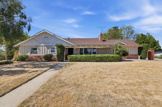 230 E Sunset Drive N, Redlands, CA 92373