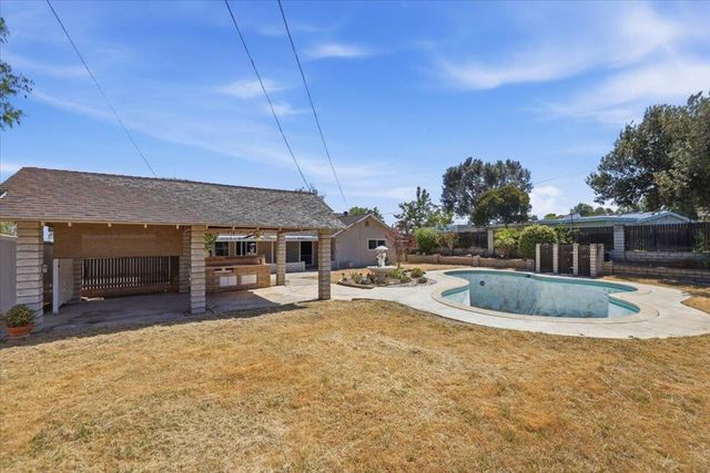 230 E Sunset Drive N, Redlands, CA 92373