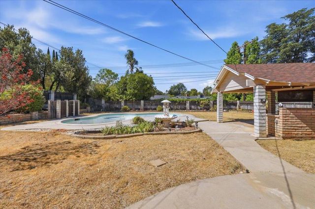 230 E Sunset Drive N, Redlands, CA 92373