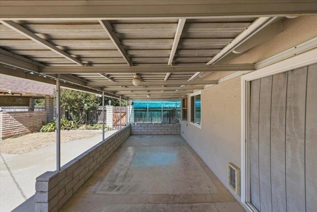 230 E Sunset Drive N, Redlands, CA 92373