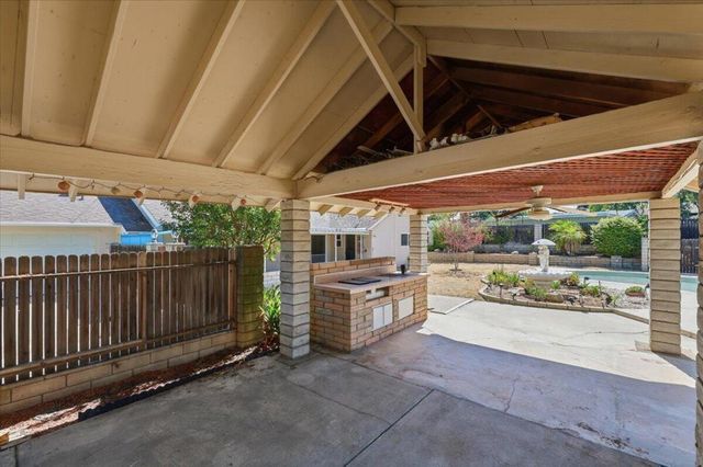 230 E Sunset Drive N, Redlands, CA 92373