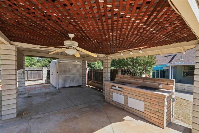 230 E Sunset Drive N, Redlands, CA 92373