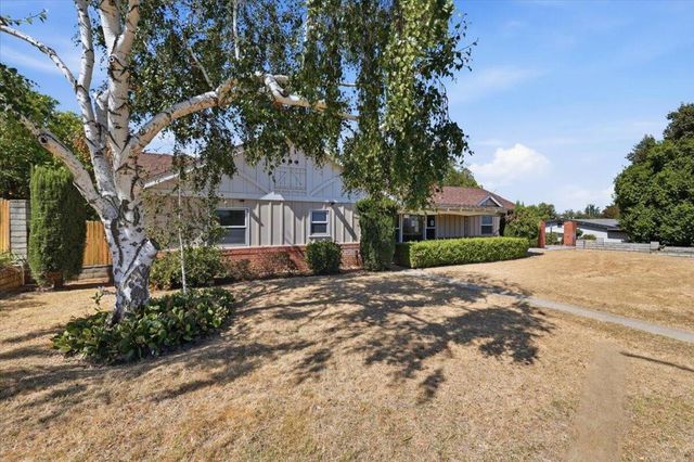 230 E Sunset Drive N, Redlands, CA 92373