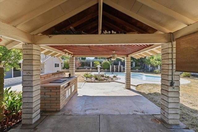 230 E Sunset Drive N, Redlands, CA 92373