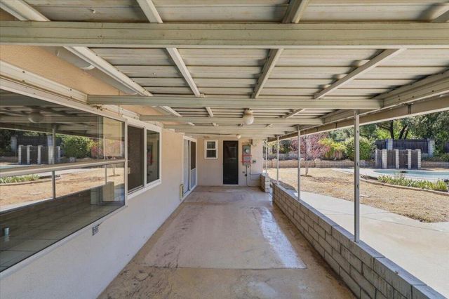230 E Sunset Drive N, Redlands, CA 92373