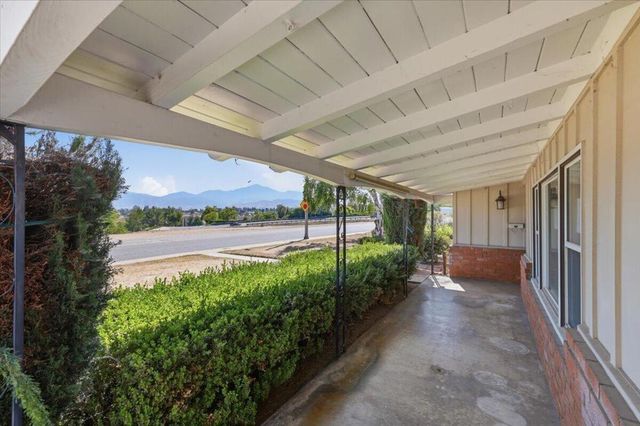 230 E Sunset Drive N, Redlands, CA 92373