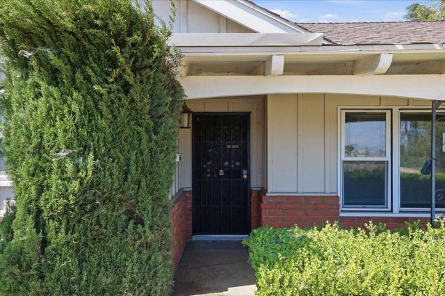 230 E Sunset Drive N, Redlands, CA 92373