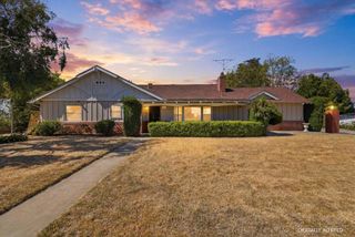230 E Sunset Drive N, Redlands, CA 92373