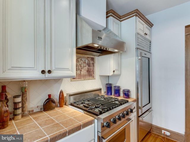 1654 33RD ST NW, Washington, DC 20007