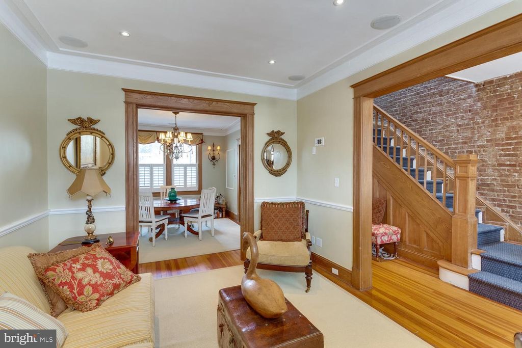 1654 33RD ST NW, Washington, DC 20007