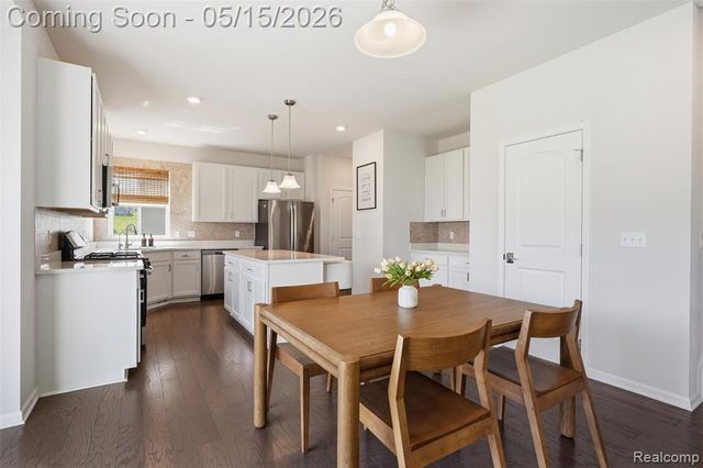 241 Quartz Way, White Lake, MI 48386