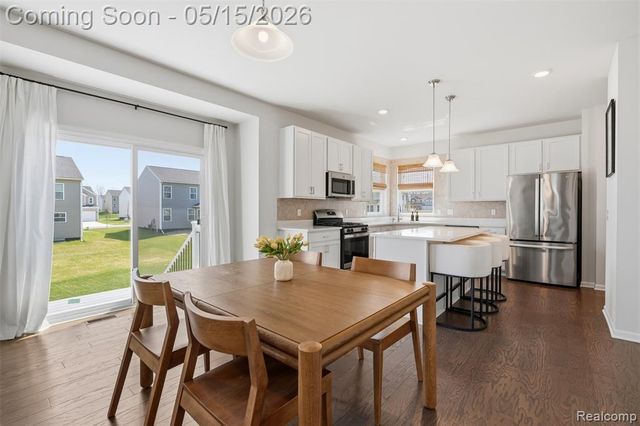 241 Quartz Way, White Lake, MI 48386
