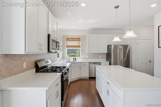 241 Quartz Way, White Lake, MI 48386
