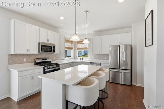 241 Quartz Way, White Lake, MI 48386