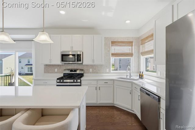 241 Quartz Way, White Lake, MI 48386