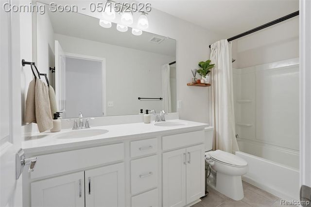 241 Quartz Way, White Lake, MI 48386