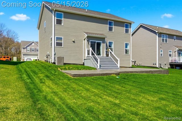 241 Quartz Way, White Lake, MI 48386