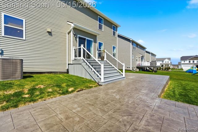 241 Quartz Way, White Lake, MI 48386
